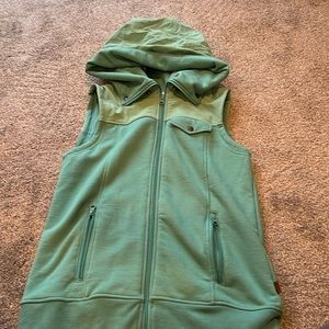 Burton slightly used teal vest size medium
